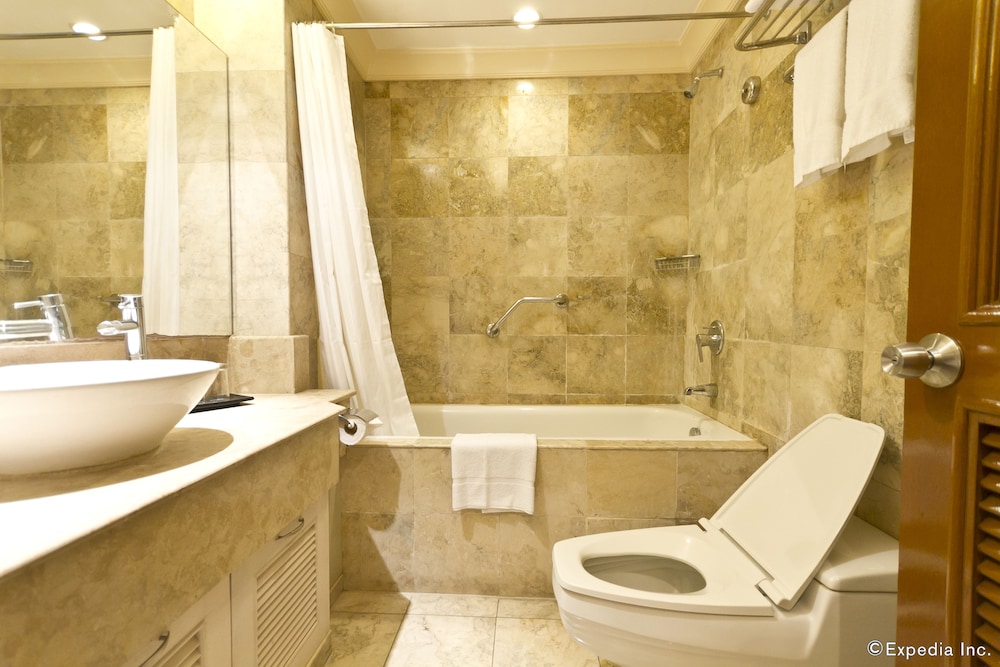 Deluxe Suite (3-bedroom) - Photo 12