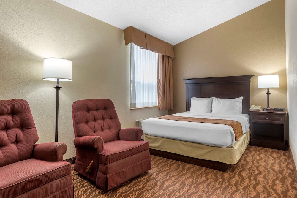 Suite, Multiple Beds, Non Smoking - Photo 1