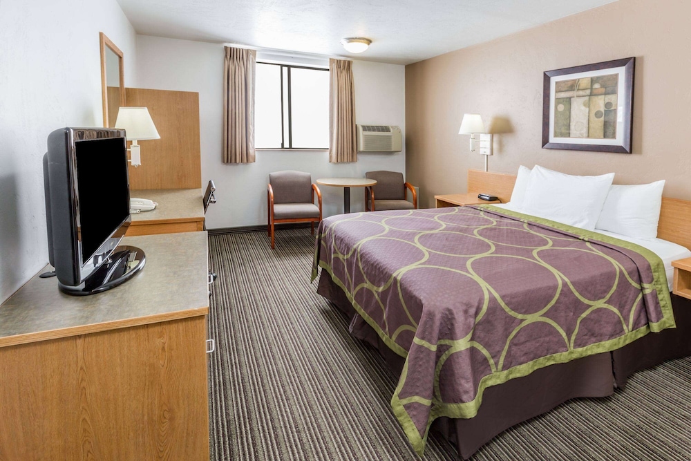 Room, 1 Queen Bed, Accessible, Non Smoking (Mobility Accessible) - Photo 1