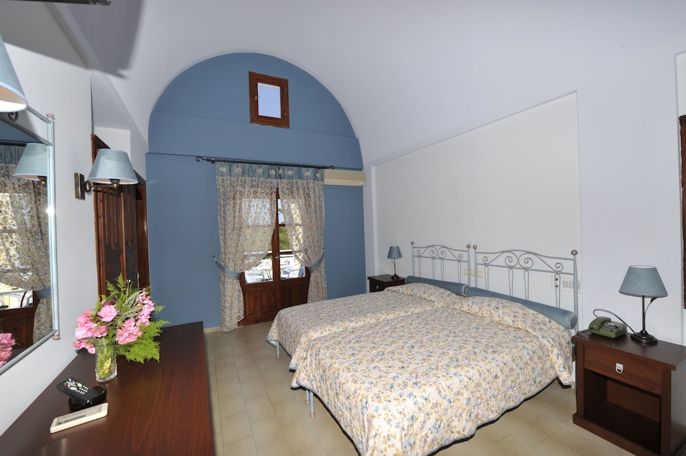 Standard Room, 1 Double or 2 Twin Beds - Photo 5