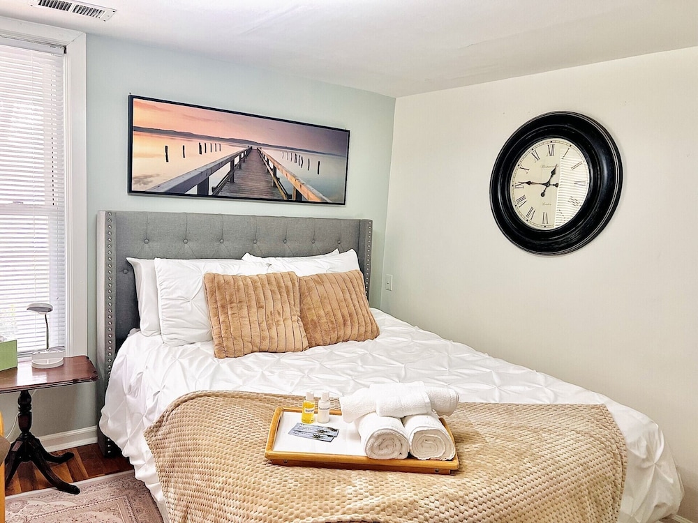 Basic Suite, Shared Bathroom (Sunset ) photo 1