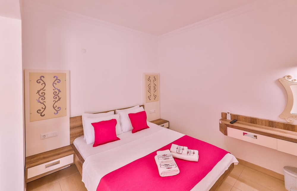 Double Room, Balcony, Garden View photo 3