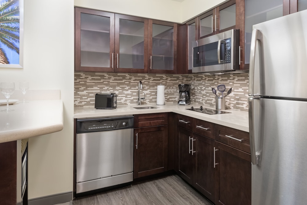 Suite, 2 Queen Beds and Sofa Bed, Kitchen photo 3