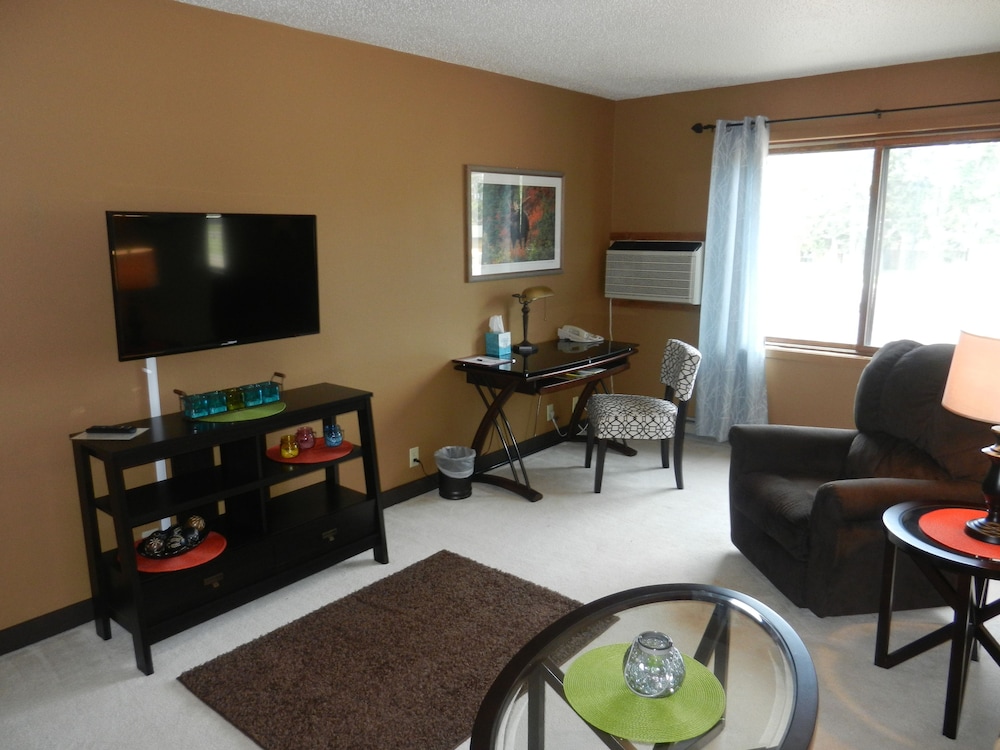 Deluxe Suite, 1 Queen Bed, Hot Tub photo 2