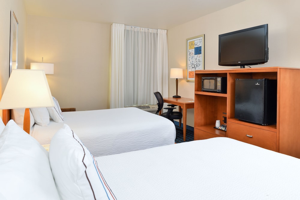 Room, 2 Queen Beds - Photo 4
