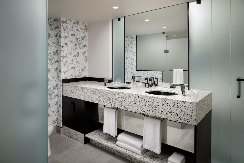 Suite, 1 Bedroom thumbnail 6