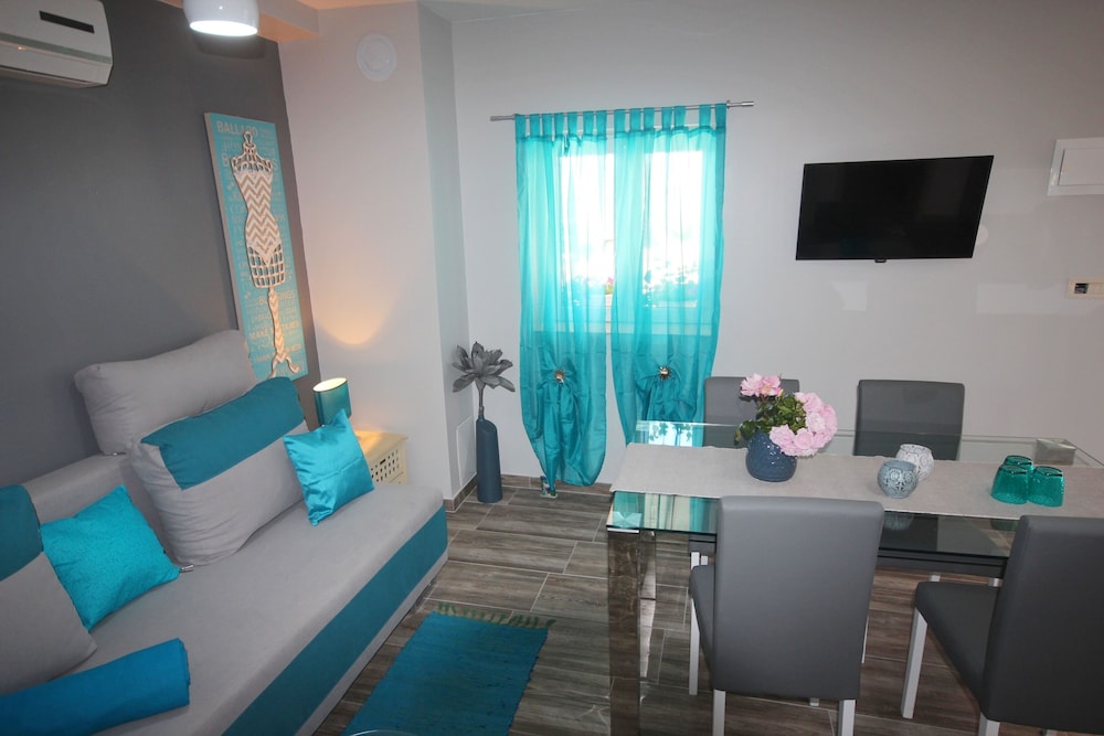 Apartment, 2 Bedrooms, Terrace photo 1