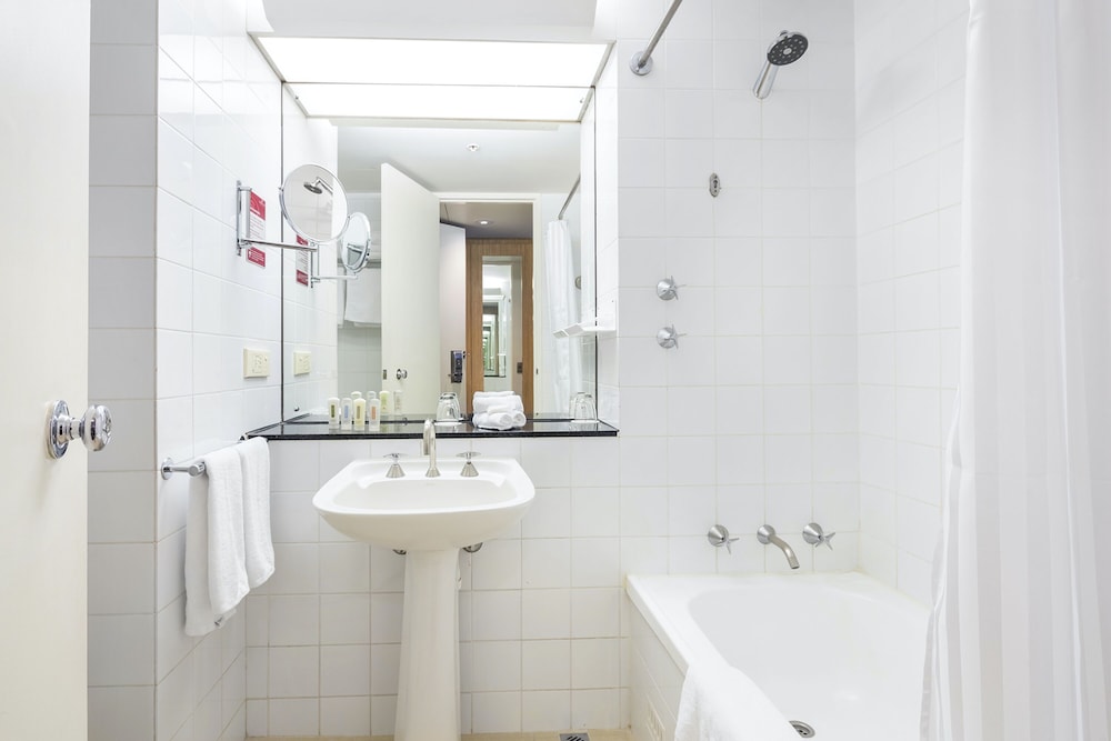 Premium Room, 1 King Bed (Glebe Park View) - Photo 11