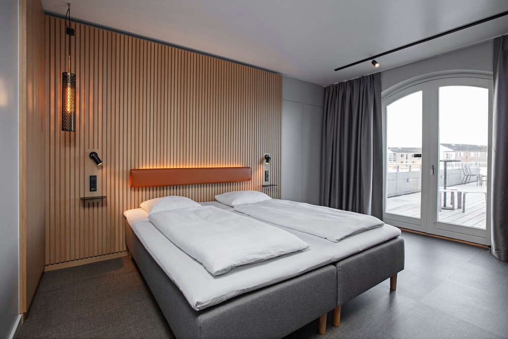 Studio, 1 King Bed - Photo 3