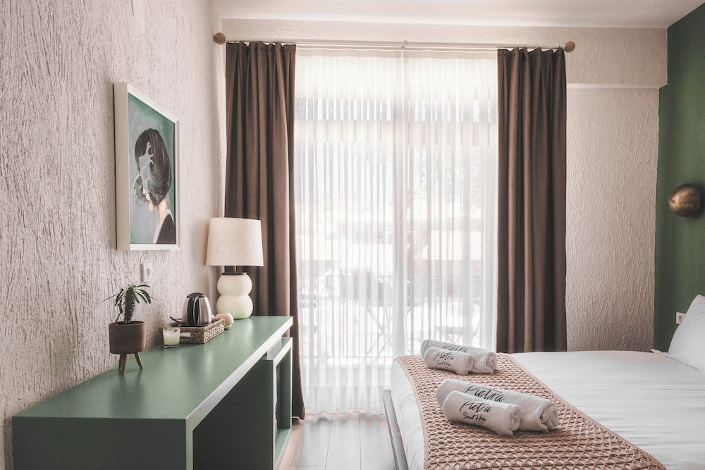 Classic Double Room, City View photo 3