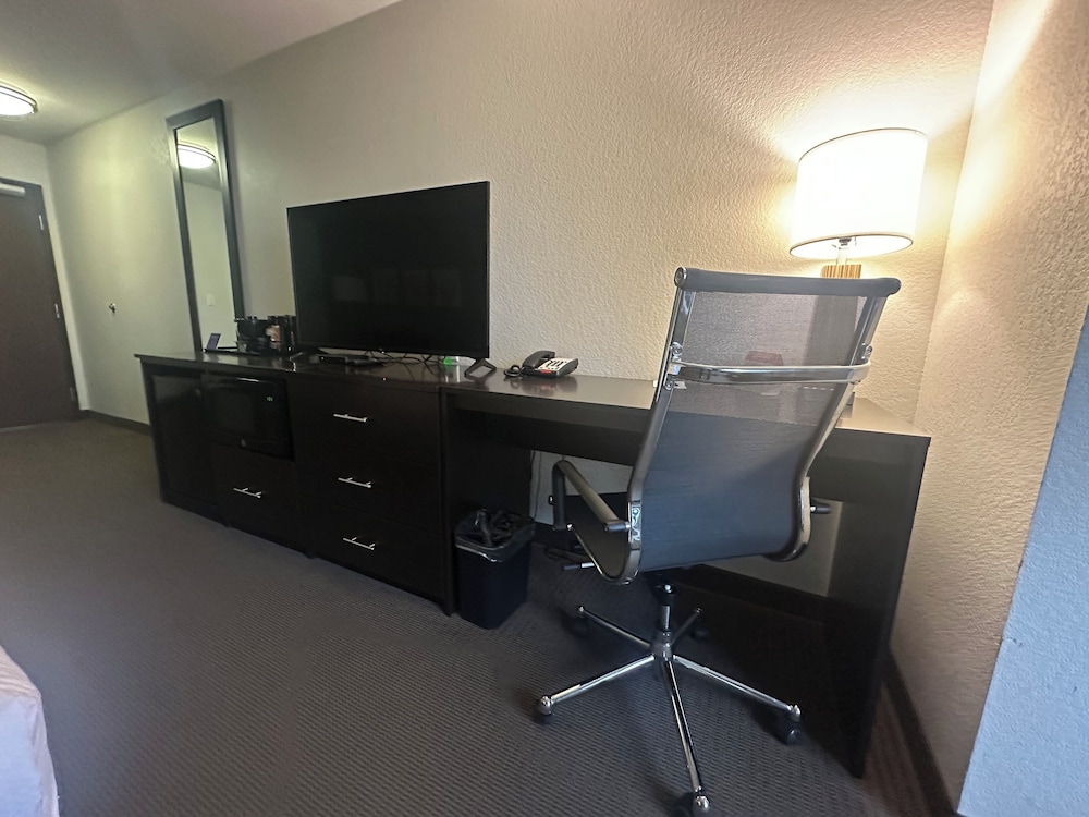 Suite, 1 King Bed with Sofa bed, Accessible, Non Smoking photo 2