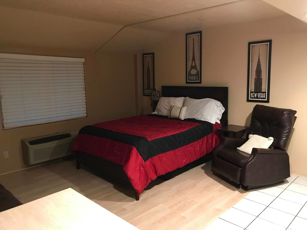 Design Suite, 2 Queen Beds, Non Smoking photo 2