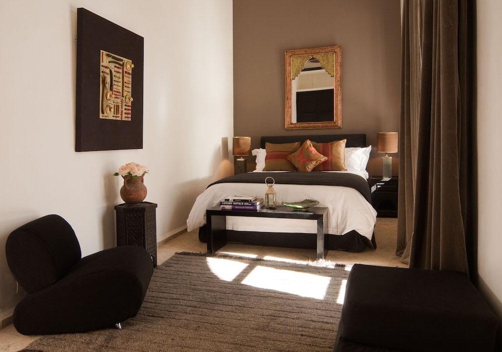 Double Room (Rose)