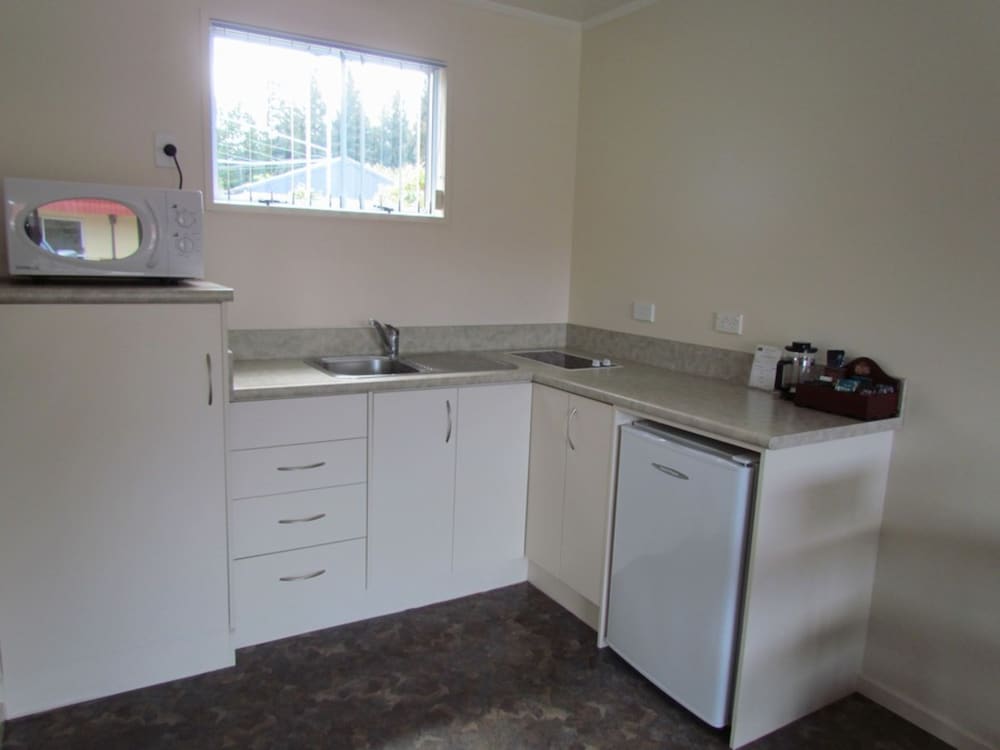 Queen & Single Studio Apartment (10)