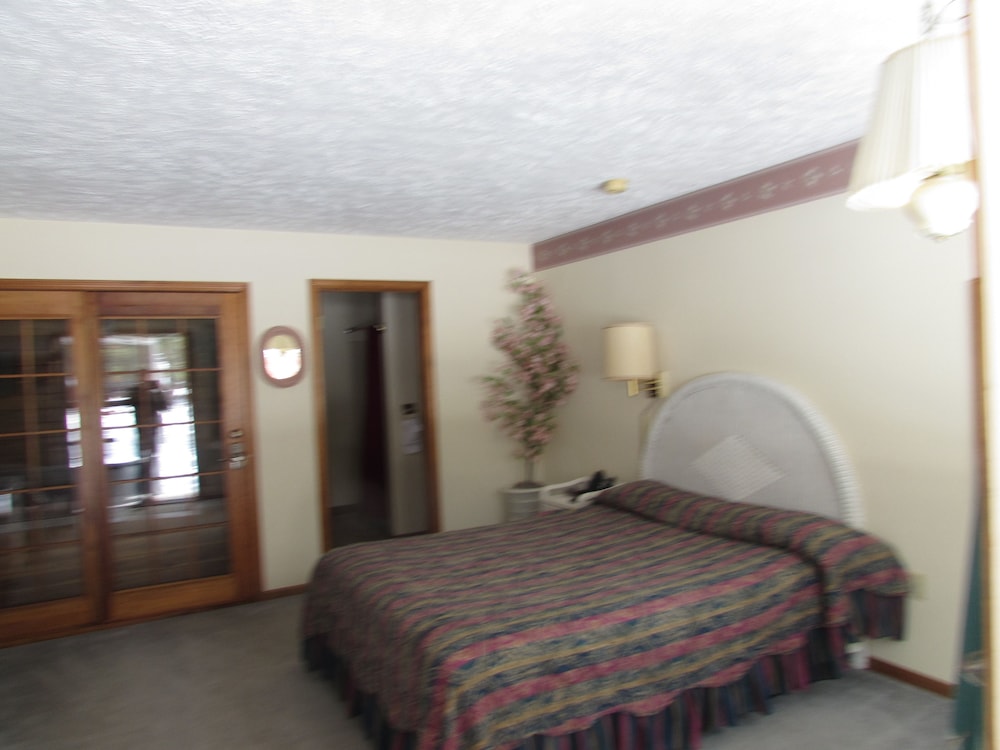 Standard Room, 1 Queen Bed, Jetted Tub