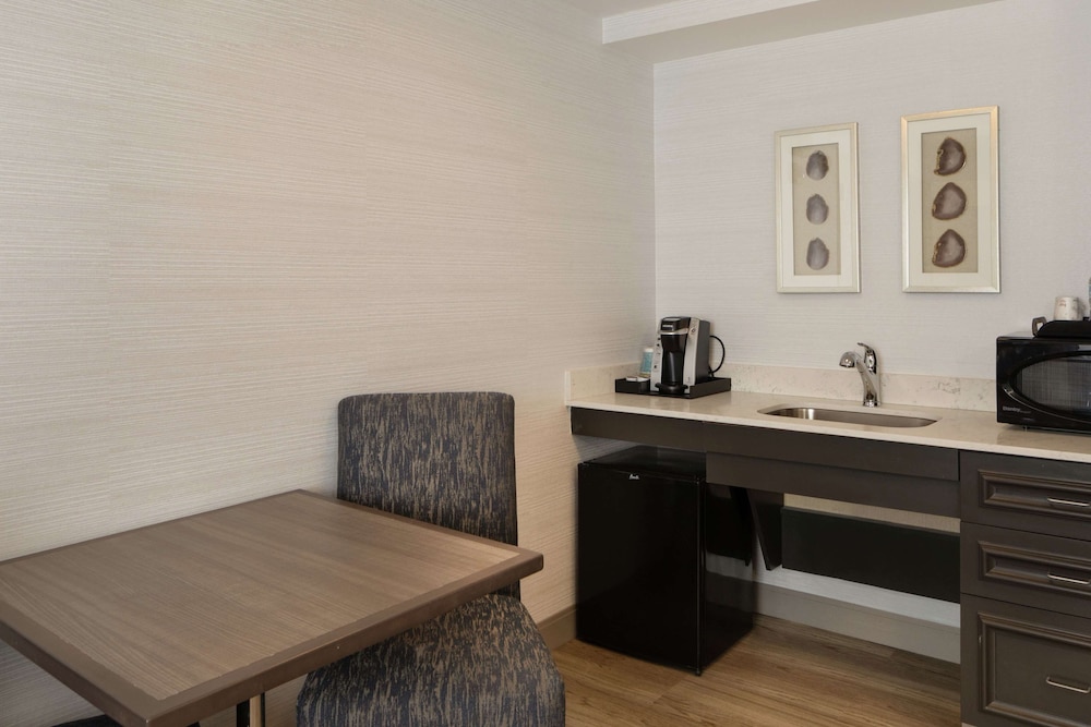 Room, Accessible photo 3