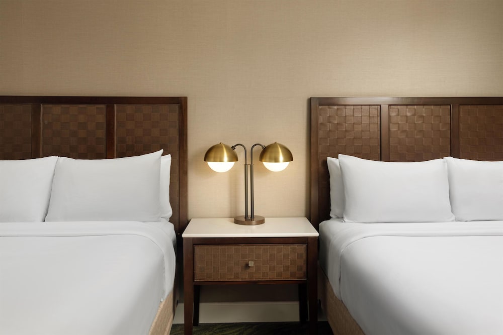 Standard Room, 2 Queen Beds, Non Smoking, City View - Photo 4