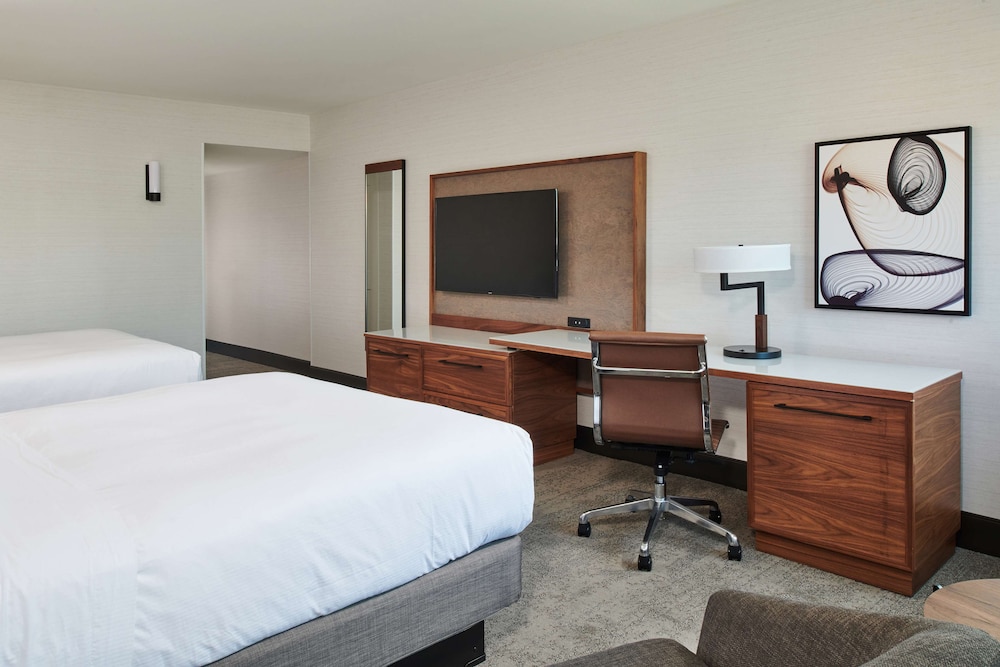 Room, 2 Queen Beds - Photo 5