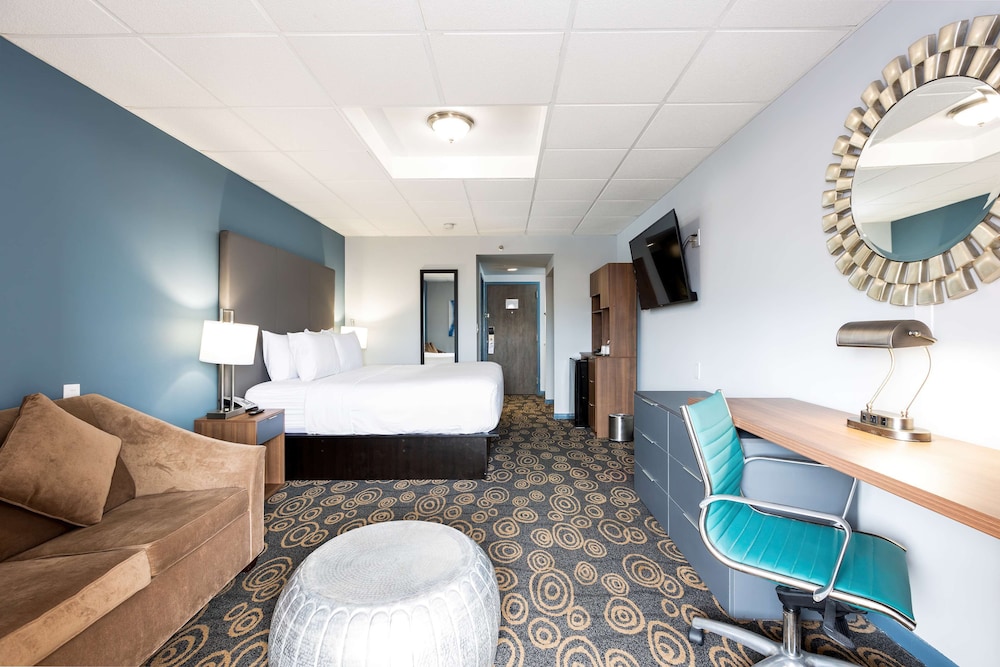 Junior Suite, 1 King Bed, Non Smoking, Balcony photo 1
