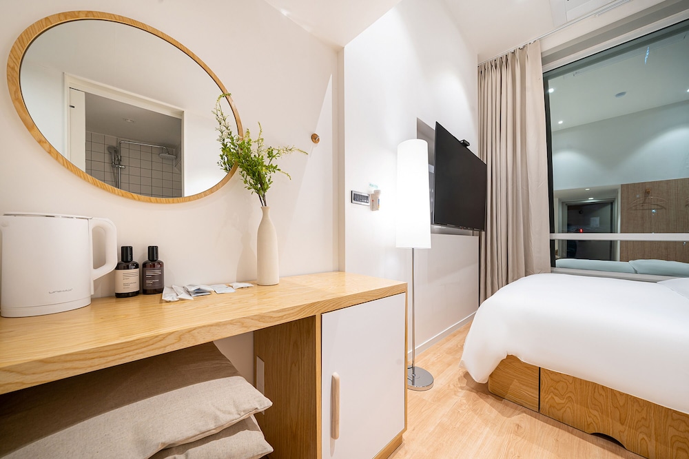 Standard Double Room - Photo 7