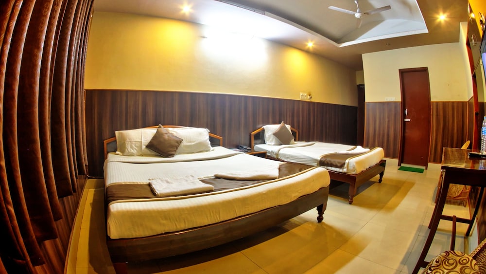 Deluxe Room - Photo 11