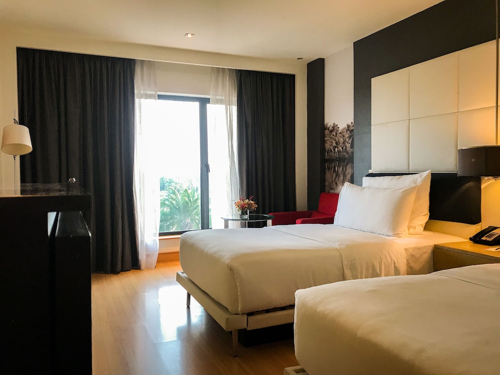 Room, 2 Twin Beds, Garden View - Photo 10