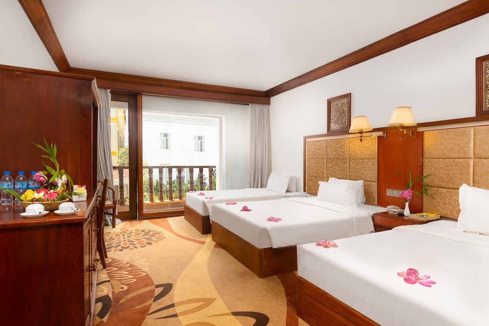 Deluxe Triple Room, Pool View photo 1