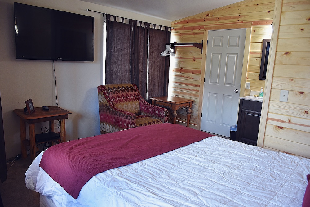Suite, 1 Queen Bed with Sofa bed, Kitchen, River View photo 2
