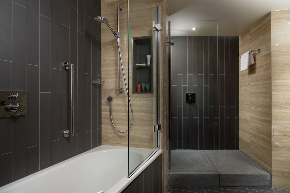 Executive Suite, 1 King Bed - Lounge Access thumbnail 5