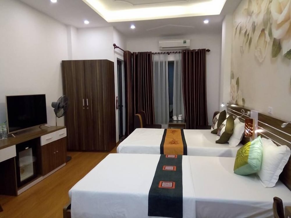Family Room, Balcony, City View photo 3