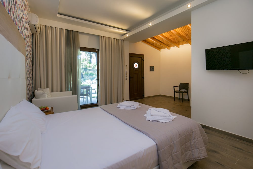 Deluxe Apartment, Sea View, Beachfront