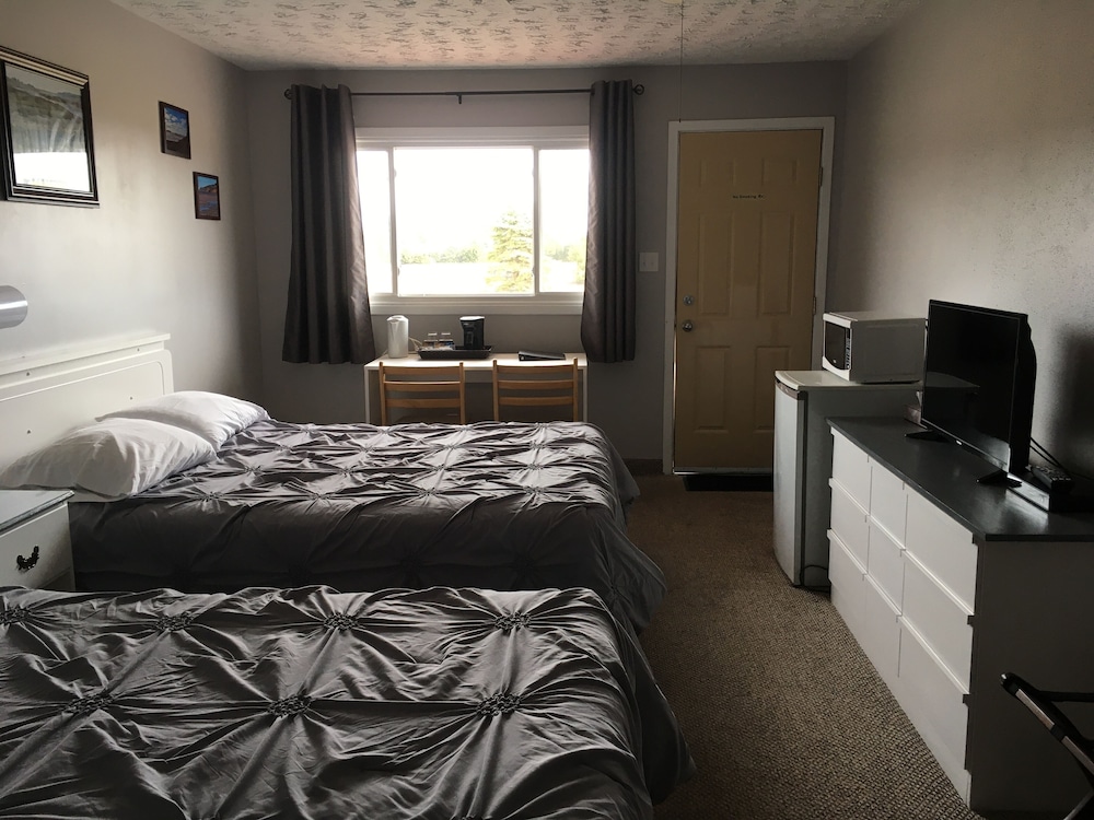 Standard Room, 2 Queen Beds, Refrigerator & Microwave photo 2
