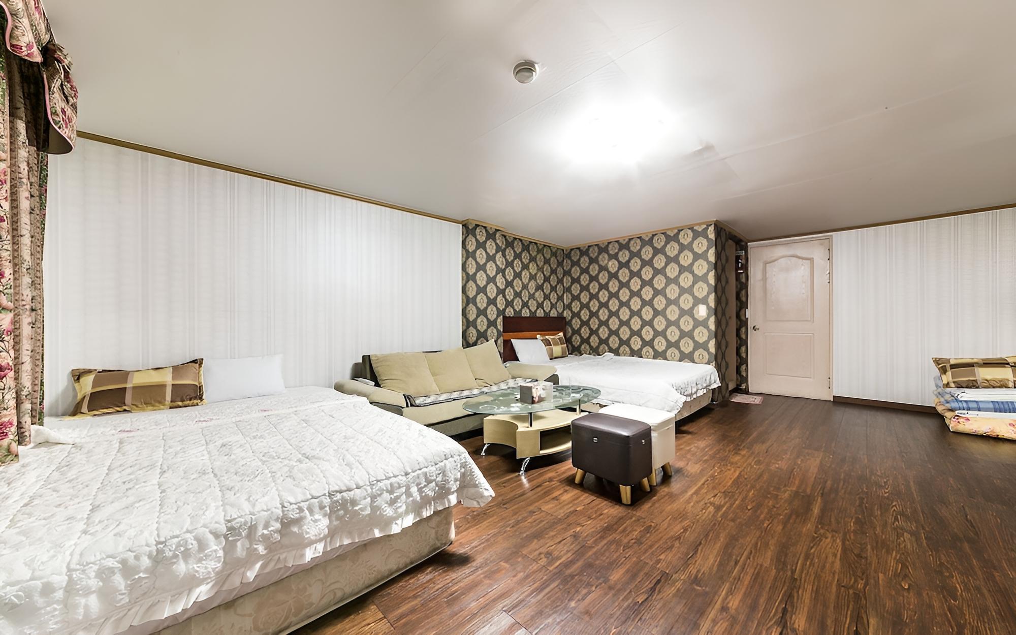 Room (Western-style room) - Photo 11