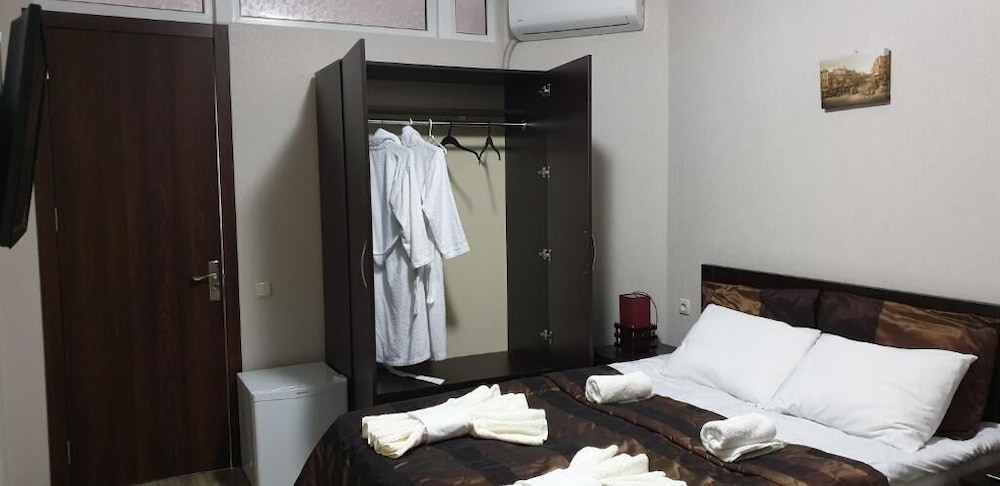 Basic Double Room, 3 Bedrooms