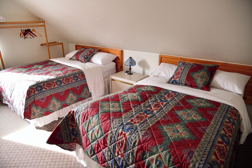 Room, 2 Full Beds photo 1