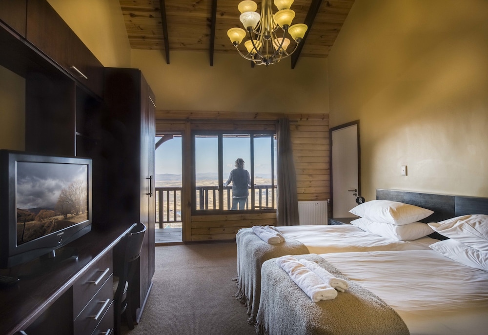Classic Chalet, 1 Bedroom, Valley View, Mountainside photo 2