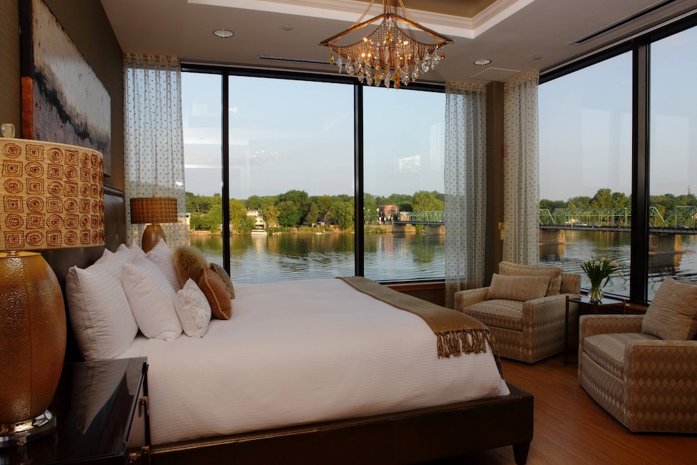 Riverview Suite with Stunning RiverViews photo 1
