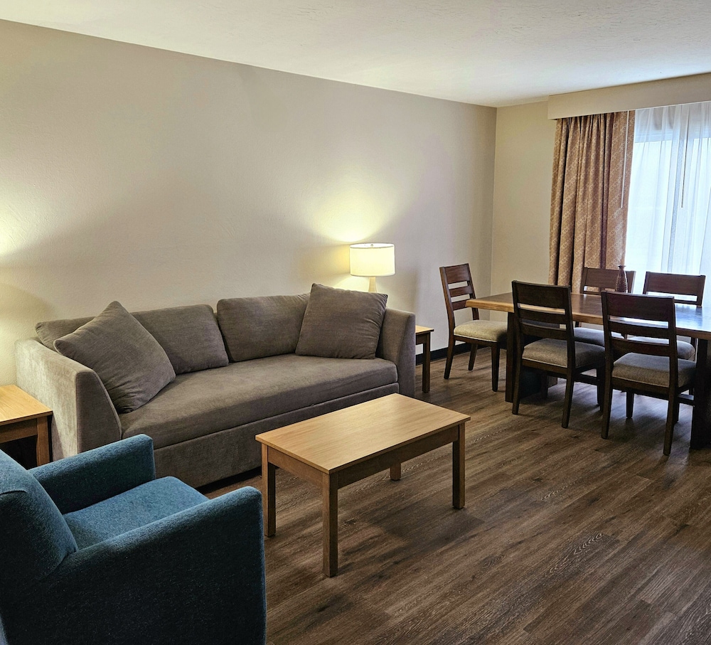 Deluxe Suite, 2 Queen Beds, Non Smoking photo 1