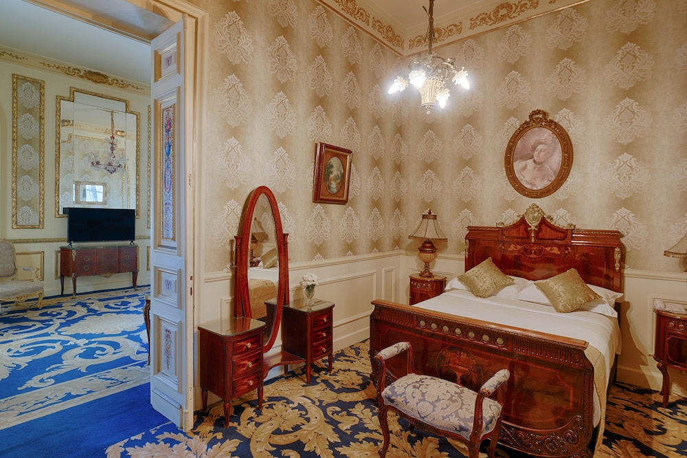 Golden Royal Suite Direct Sea View - Photo 1