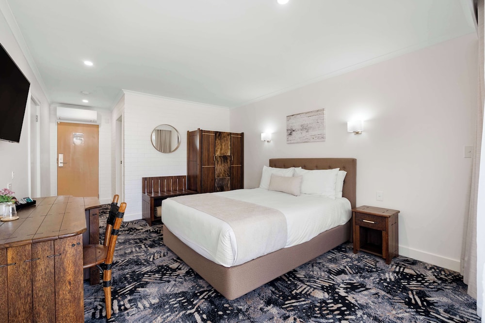 Deluxe Room, 1 Queen Bed, Garden View - Photo 8