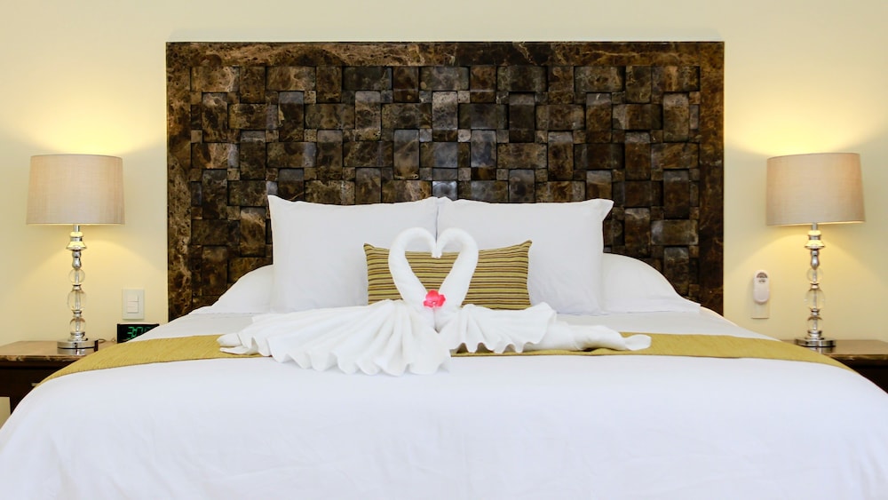 Junior Suite, 1 King Bed with Sofa bed, Garden Area, photo 6