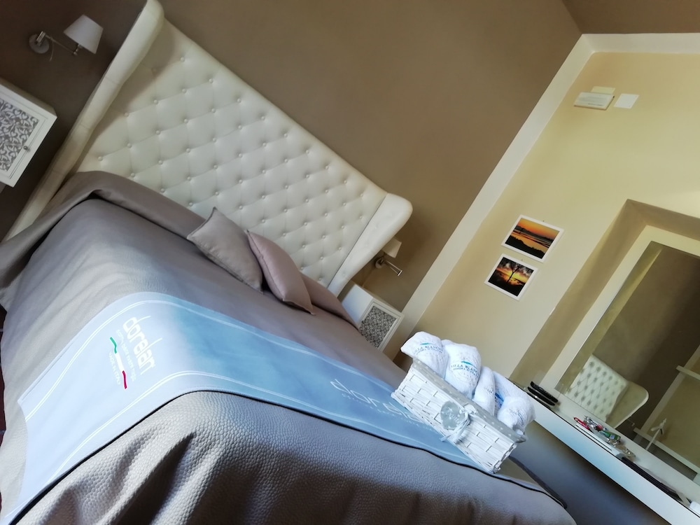 Comfort Room (Mothia)