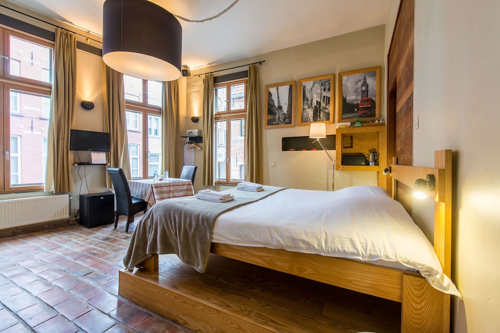 Deluxe Room, 1 Queen Bed, Non Smoking, City View