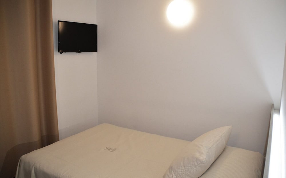 City Room photo 3