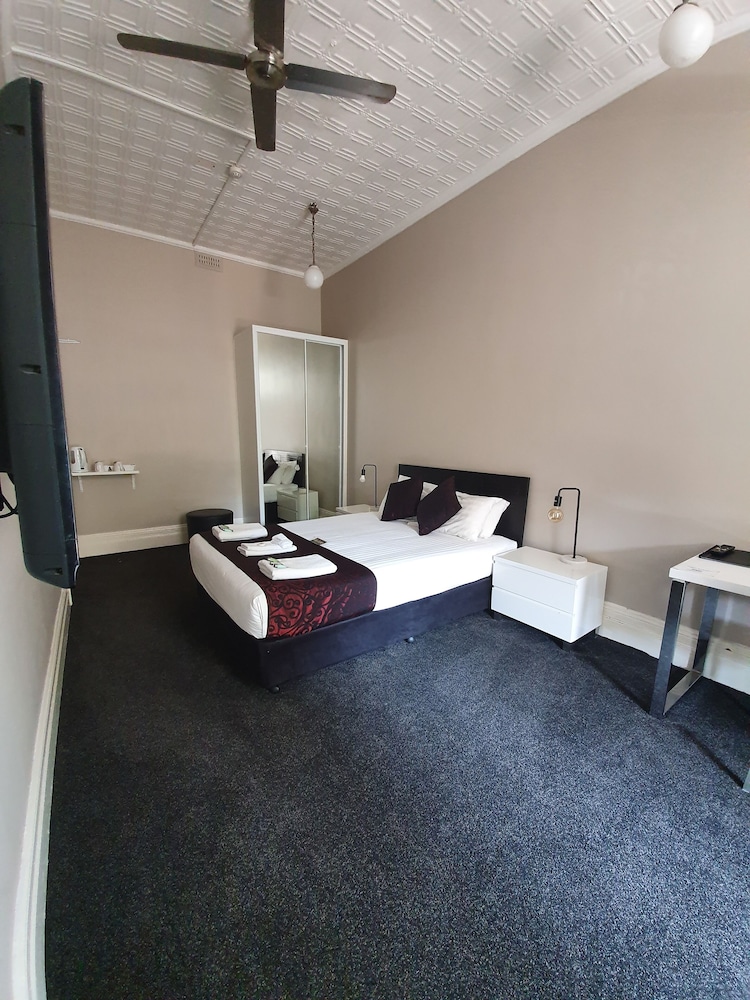 Queen Room 5 photo 1