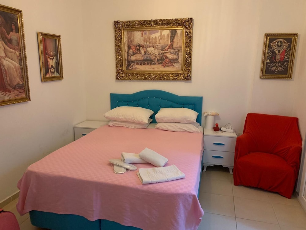 Economy Room