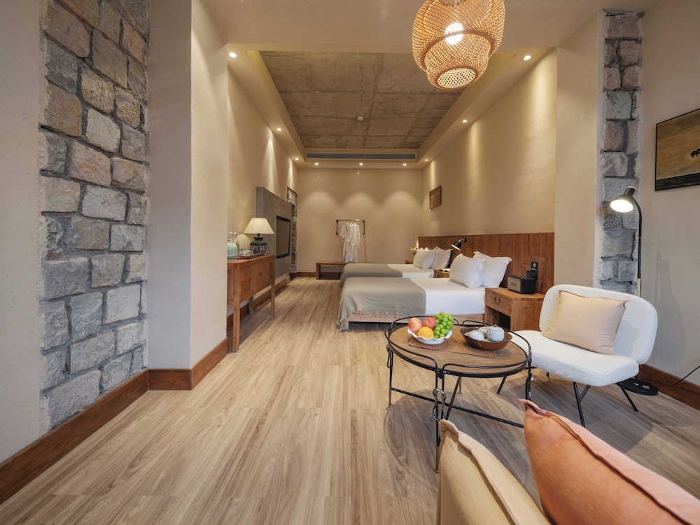 Luxury Triple Room, Courtyard View