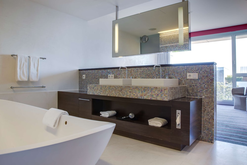 Suite, 1 Bedroom thumbnail 5