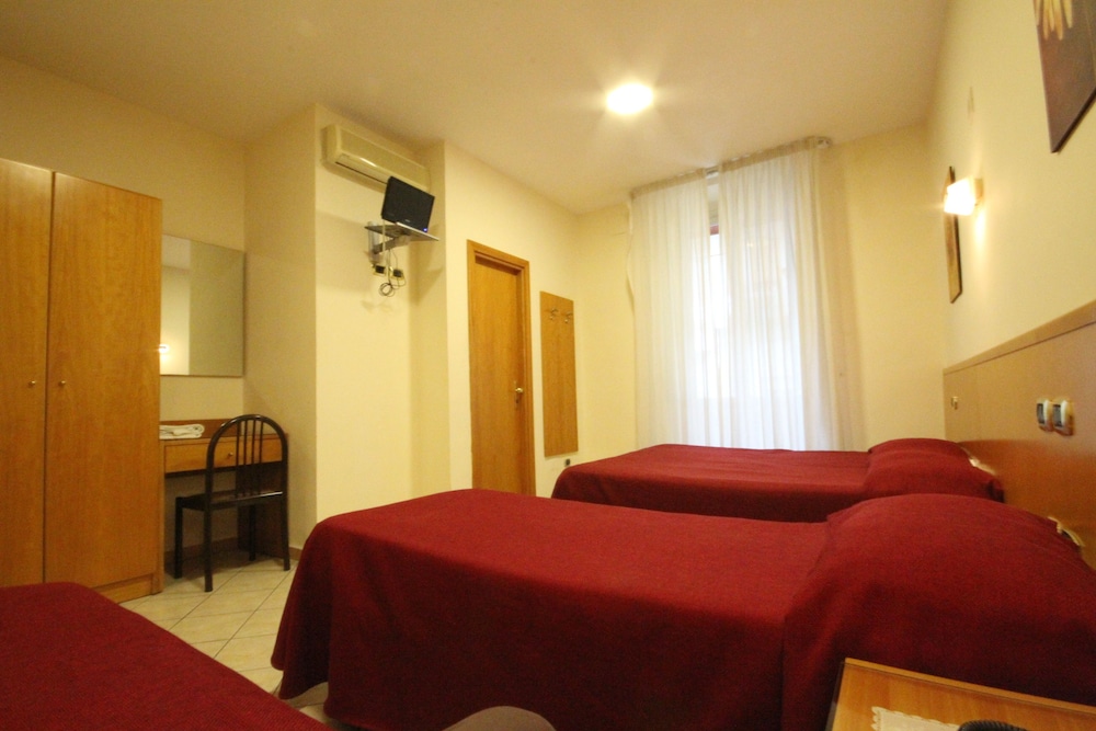 Standard Quadruple Room - Photo 3