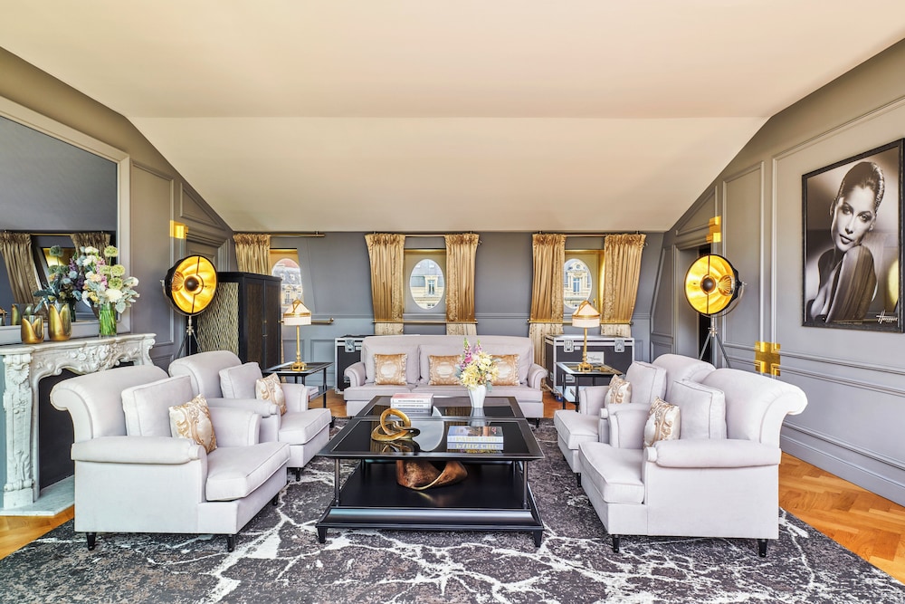 Suite (Harcourt) photo